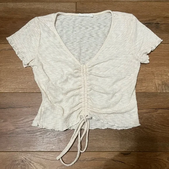 2 FEMININE CROP TOPS - Picture 2 of 7